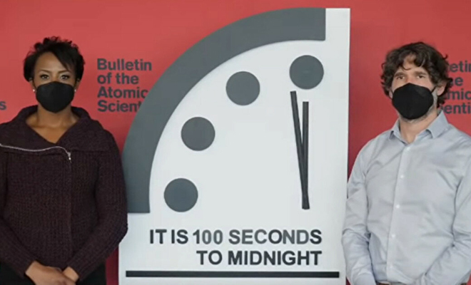 2 года назад Часы Судного дня остановили за 100 секунд до полуночи. Стрелки не двигаются до сих пор Культура