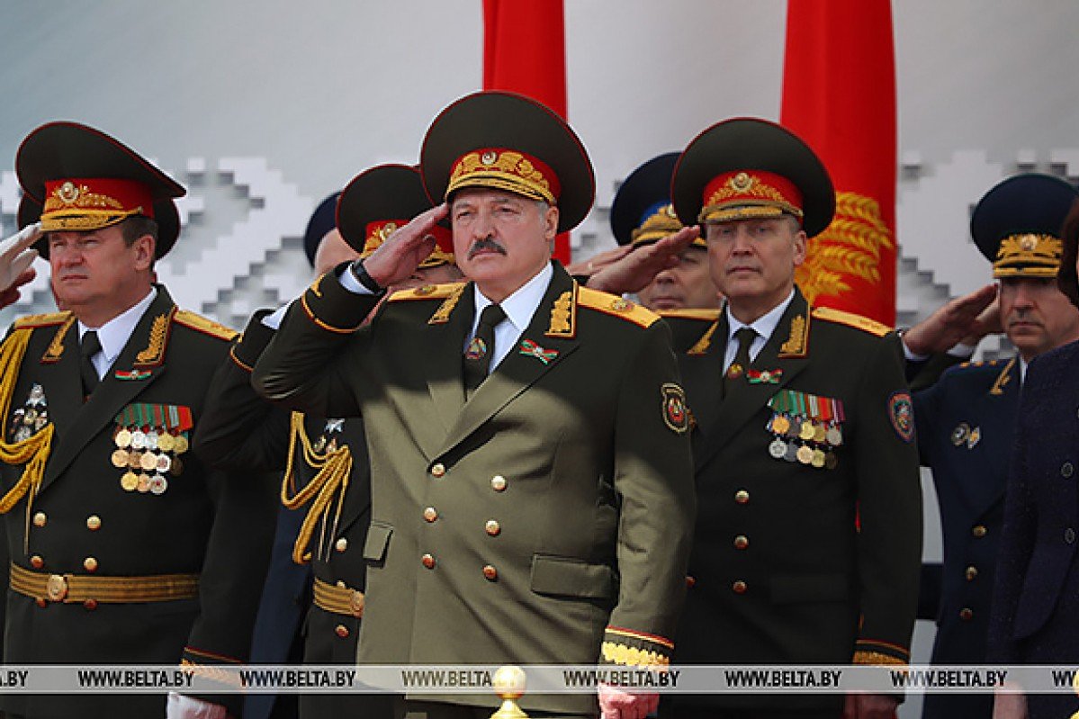Радзиховский: желание Батьки стать Личным Врагом №1 Путина — ударить Путина "Парадной Ногой" с оттягом прямо в живот Радзиховский: желание Батьки стать Личным Врагом №1 Путина — ударить Путина "Парадной Ногой" с оттягом прямо в живот Политика