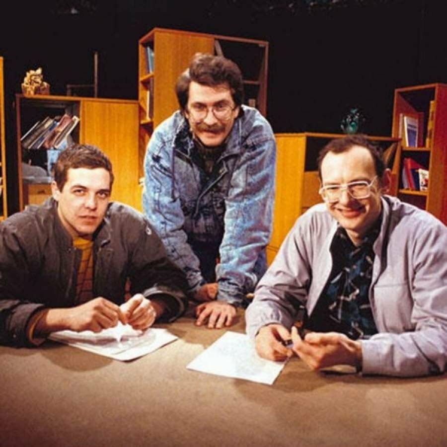 1. Представители дворянского рода Тургеневых являлись потомками татарского мурзы Арслана Тургена, который еще в XV веке выехали из Золотой Орды на службу к великому князю Василию II Темному.-4