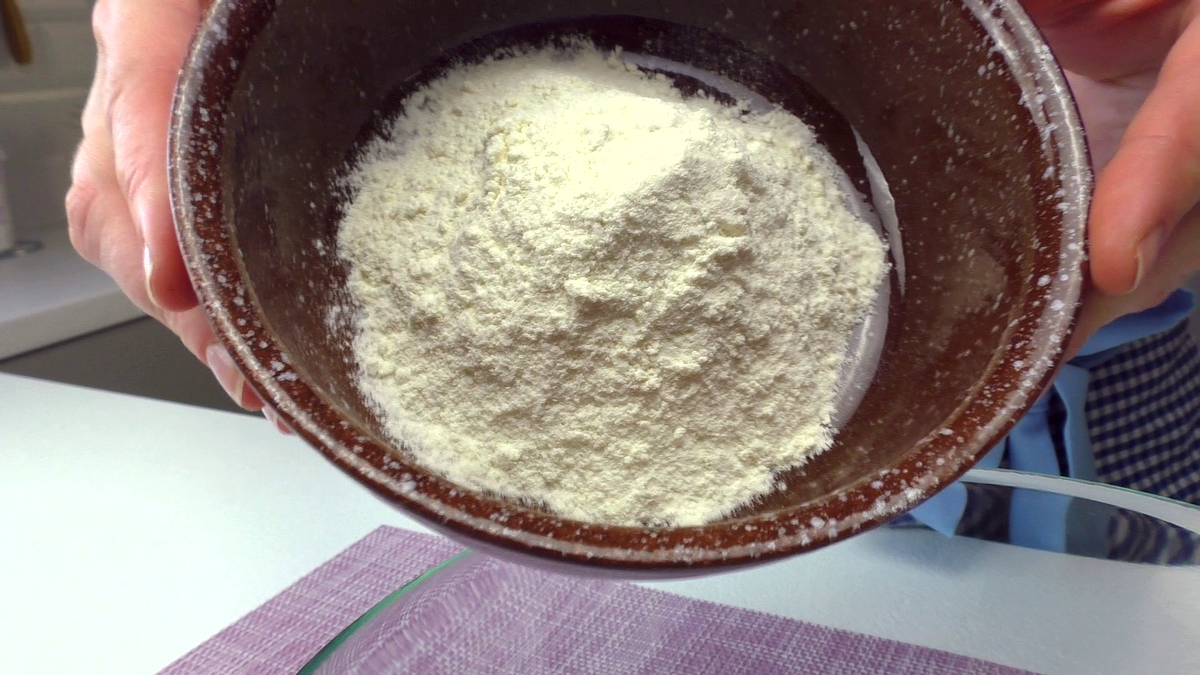 Лёгкий, шоколадный аромат, в сочетании с ореховым вкусом и хрустящее мягкое печенье. Это так вкусно! Сегодня готовим потрясающе красивое и очень вкусное лакомство.-3