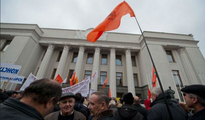 В Киеве чернобыльцы пошли штурмом на Раду
