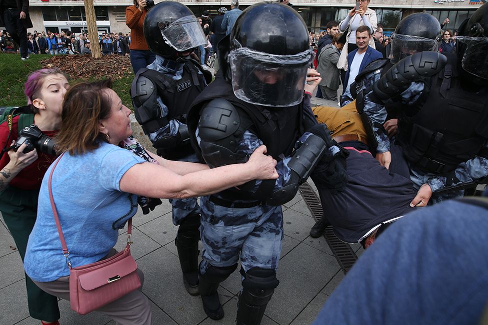 "Им по фигу кого грести!" Как прошла протестная прогулка оппозиции 3 августа,Москва,общество,политика,протесты,россияне