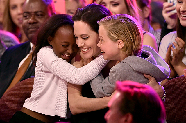 Анджелина Джоли о самоизоляции вместе с детьми: "Мы заперты и находимся в безопасности"