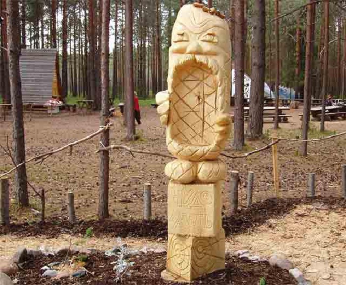 Обувь в искусстве: От изношенных башмаков Ван Гога и сапог Сталина до изящной женской туфельки с шедевром Боттичелли на стельке Обувь в искусстве: От изношенных башмаков Ван Гога и сапог Сталина до изящной женской туфельки с шедевром Боттичелли на стельке