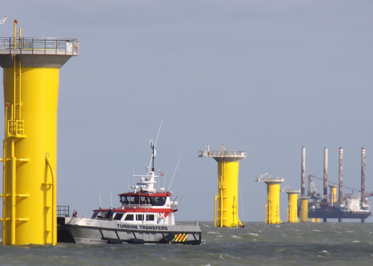 Ветряки в море 