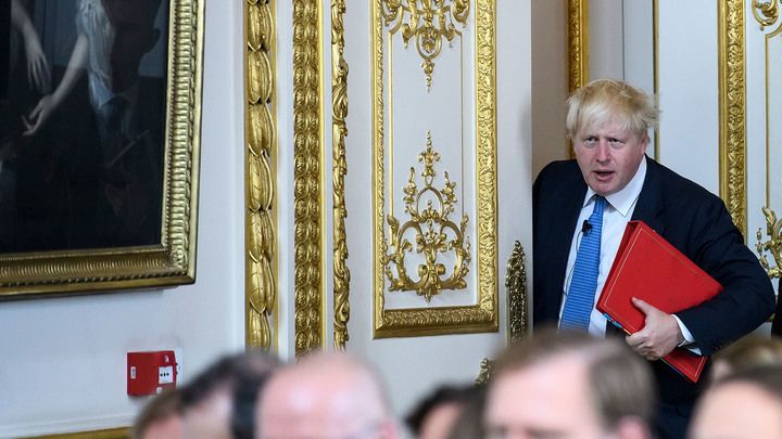 ЧТО СТРАШНЕЕ ДЛЯ КОРОЛЕВЫ АНГЛИИ, ОПРА УИНФРИ ИЛИ РУССКИЕ ТАНКИ? БОРИС ДЖОНСОН ПРИДУМАЛ ОТВЕТ