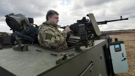 Военные расходы нищей Украины увеличены Порошенко на четверть