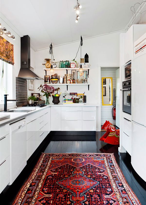 80a893653a8d0431e5ec16d92a16c1e0--persian-carpet-eclectic-kitchen