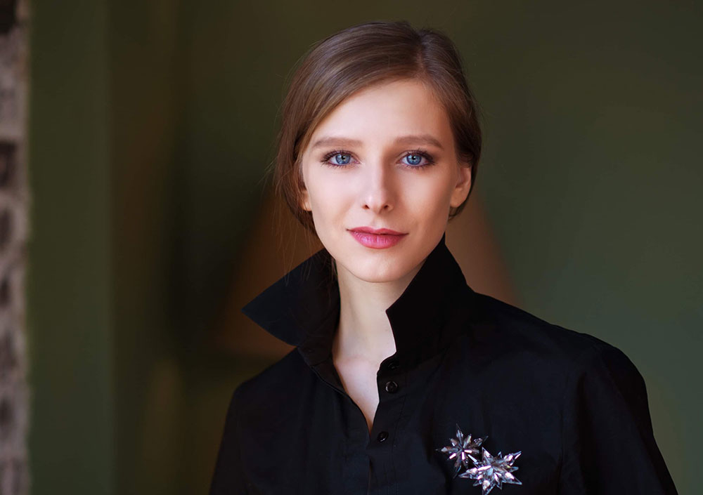 Лиза Арзамасова о первой встрече с Ильей Авербухом, "неожиданной" свадьбе и новых проектах Лиза Арзамасова о первой встрече с Ильей Авербухом, "неожиданной" свадьбе и новых проектах Звезды,Интервью