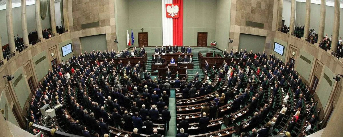 Парламентская коалиция в Польше, которая сформировала близкое к глобалистам правительство, оказалась если не грани...