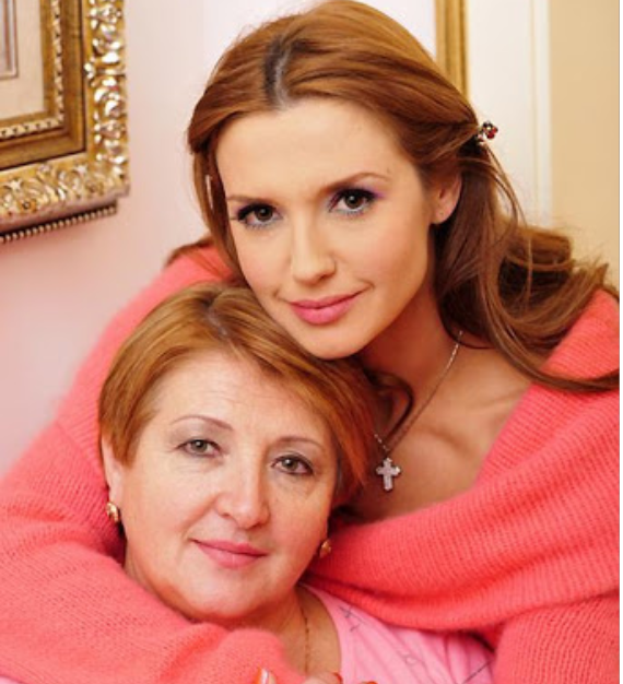 Оксана Марченко с мамой 