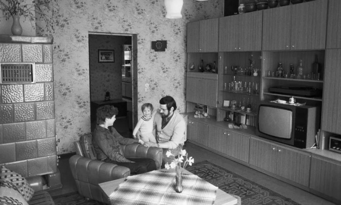 Что такое советская роскошь и почему за ней «гонялись» наши бабушки, дедушки и мамы Что такое советская роскошь и почему за ней «гонялись» наши бабушки, дедушки и мамы только, советские, которые, Поэтому, чтобы, приходилось, также, можно, очередь, практически, роскоши, мечтали, граждане, посуда, удавалось, достать, сожалению, Впрочем, временам, своём