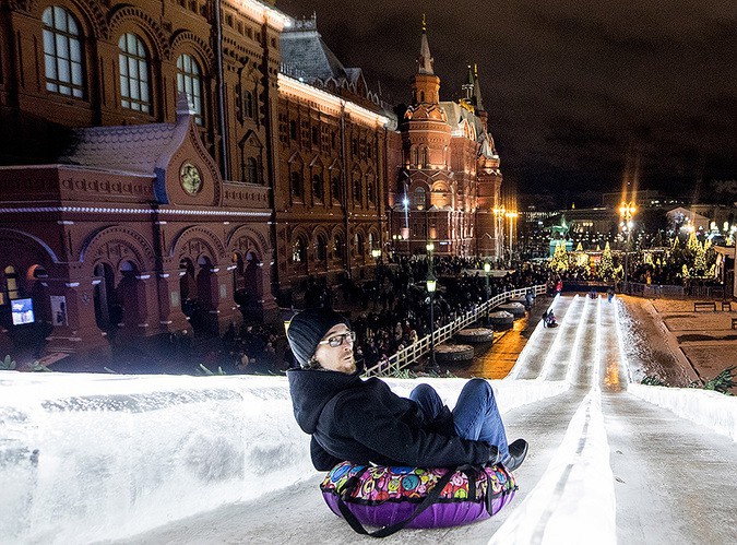 Сходить на выходные. Туристы в Москве зимой. Зимние прогулки по Москве. Москва прогулки зимой. Прогулка по Москве зимой.