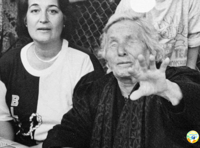 14 октября 1993 года. Село Рупите. Ясновидящая Ванга с племянницей Красимирой Стояновой.