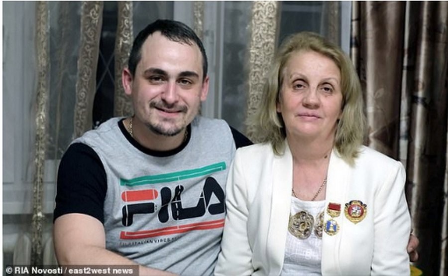 Иван Мишуков: мальчик выживал в стае собак в Реутове Иван Мишуков: мальчик выживал в стае собак в Реутове дети,жизнь,истории,общество,происшествия,собаки