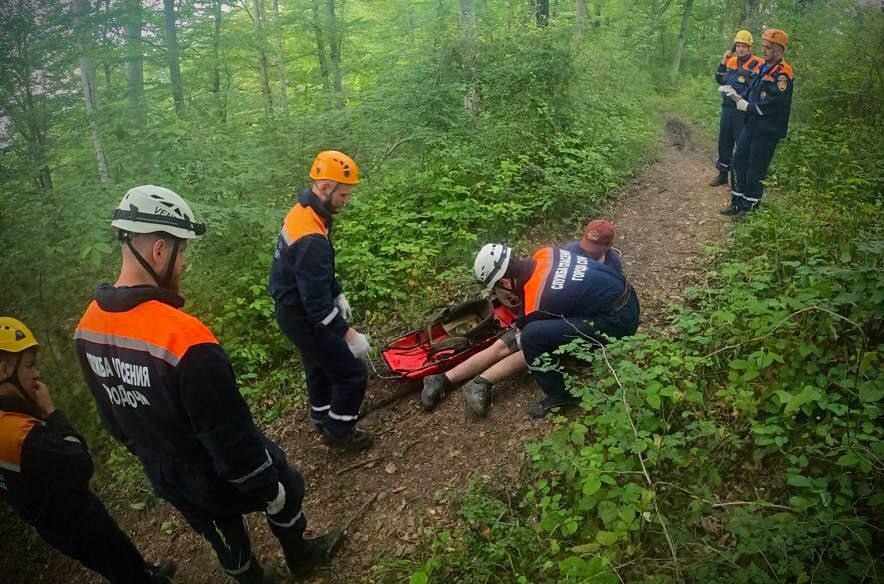 В Сочи спасатели эвакуировали туриста, который сломал ногу  в районе 