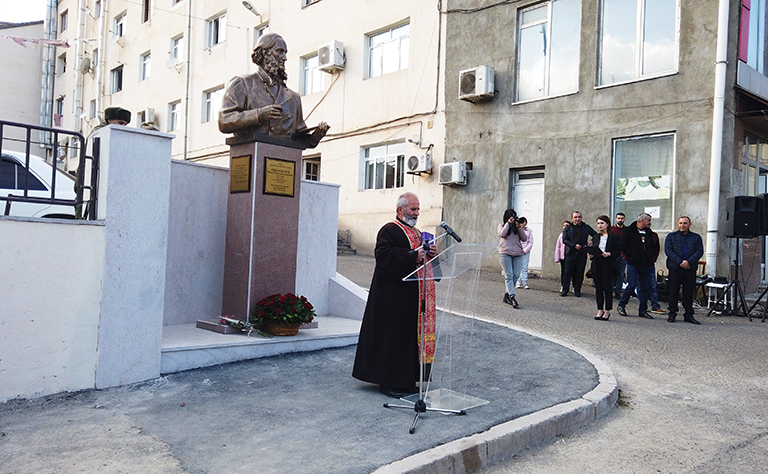 Баку пытается лишить жителей Карабаха надежды и памяти геополитика