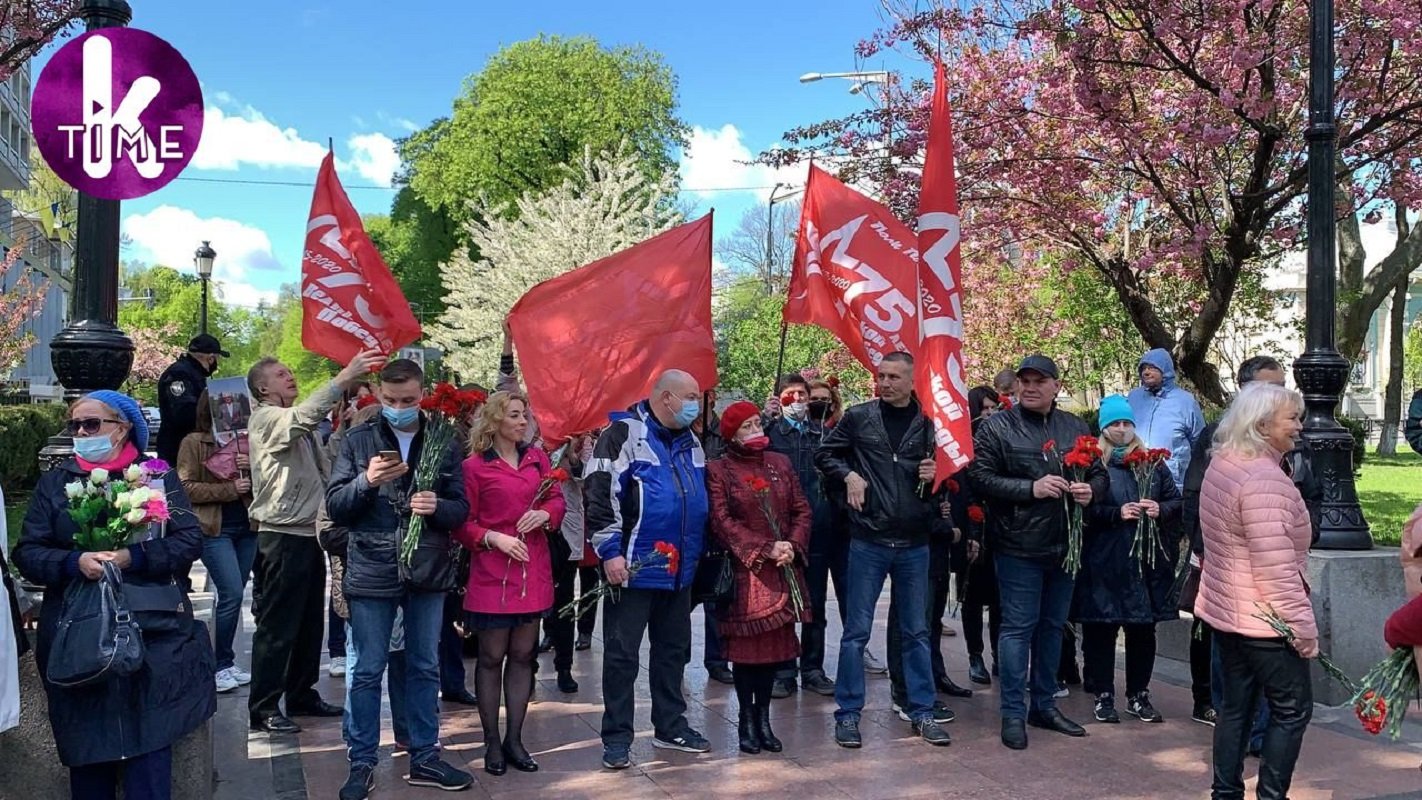 На митинге у памятника Ватутину решили выяснить, 