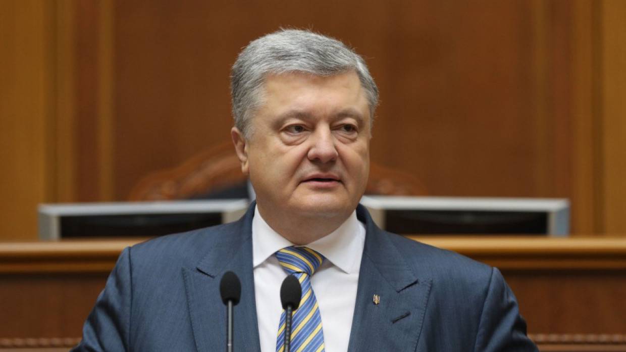 Порошенко назвал сумасшествием заведенное против него уголовное дело о госизмене Политика