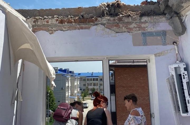 В Приморско-Ахтарске повреждения при атаке БПЛА получили 157 квартир