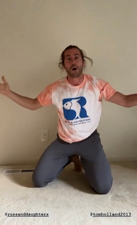 25 способов провести изоляцию по примеру зарубежных звезд: арт-терапия Кэти Холмс, эксперимент Джима Керри и другие 25 способов провести изоляцию по примеру зарубежных звезд: арт-терапия Кэти Холмс, эксперимент Джима Керри и другие Звезды,Новости о звездах