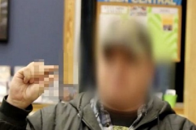 Десять человек недавно почувствовали необходимость рассказать миру о том, что они прибыли из ближайшего или далекого будущего.