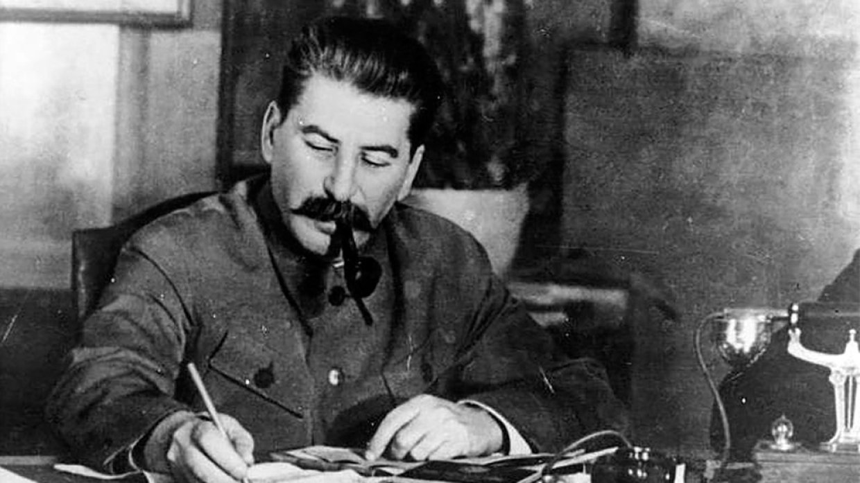 РПЦ призвала не приписывать Сталину победу в Великой Отечественной войне