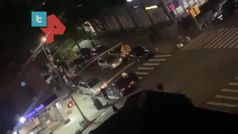 Видео: внедорожник сбил полицейских в ходе протестов в Нью-Йорке