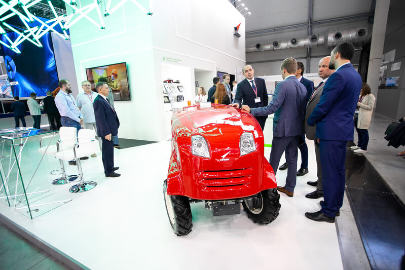 В России показали первый беспилотный трактор технологии