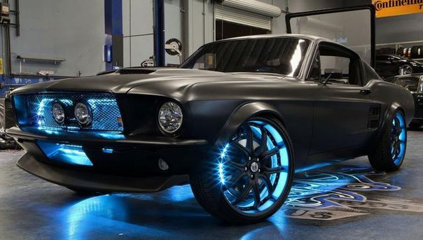 Автомобиль: MicrostangСовместный проект Microsoft и тюнинг ателье West Coast Customs был...