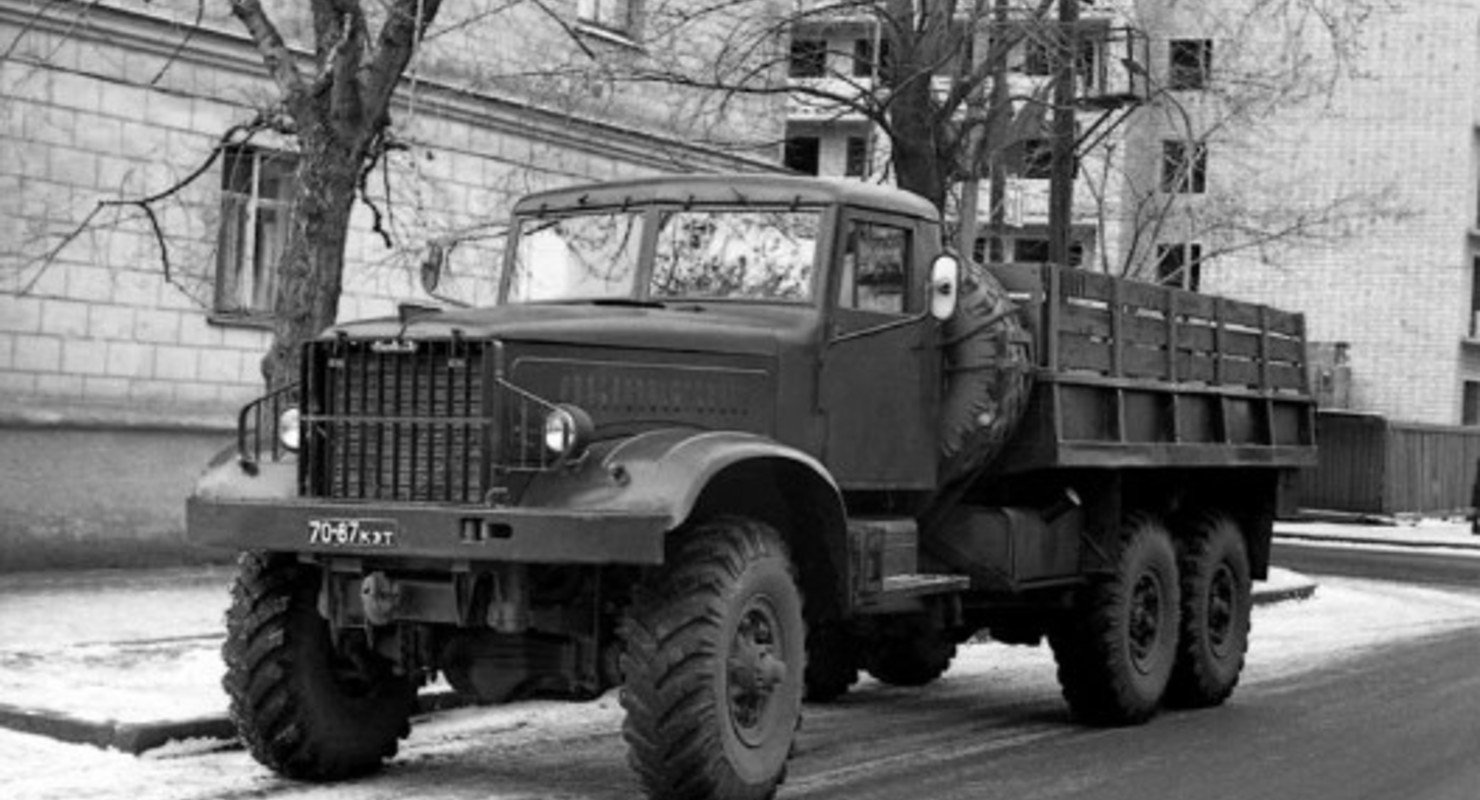 КрАЗ-214: надёжный грузовик, применявшийся в советских государственных структурах