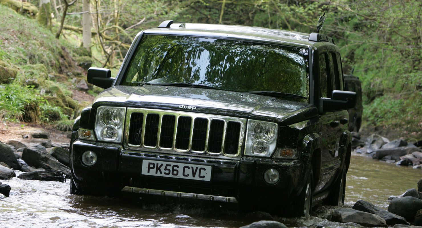 Большой семиместный внедорожник Jeep Commander