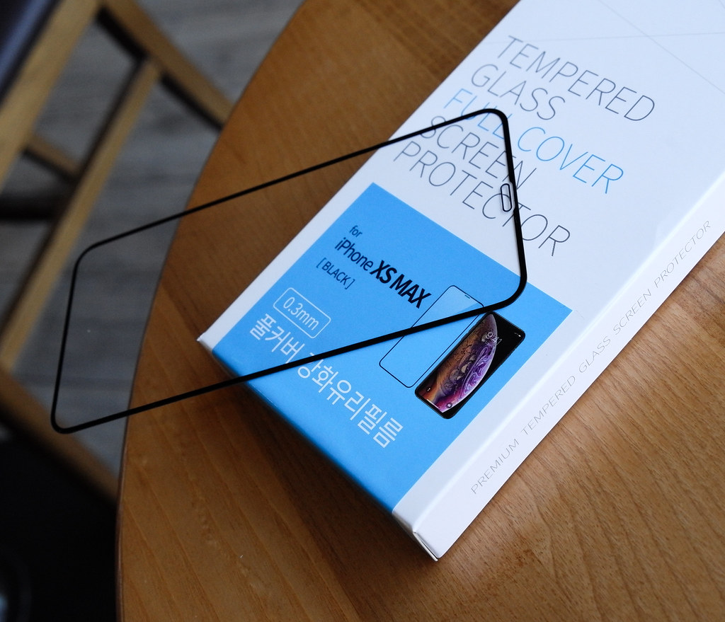 защитный экран для телефона. наклейка защитных стекол реклама. наклейка защитных стекол. защитные стёкла для смартфонов. для чего нужен защитное стекло для смартфона.