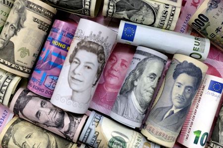 FILE PHOTO: Euro, Hong Kong dollar, U.S. dollar, Japanese yen, pound and Chinese 100 yuan banknotes are seen in this picture illustration, January 21, 2016. REUTERS/Jason Lee/Illustration/File Photo 