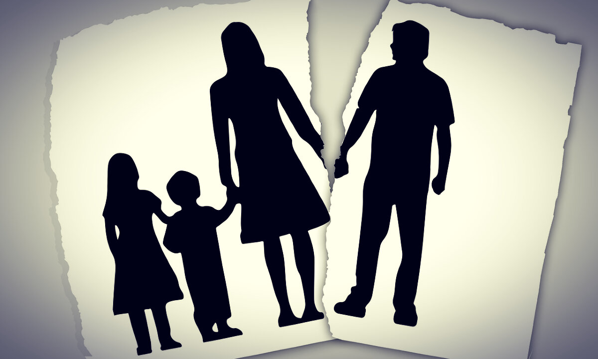 Россию захлестнула эпидемия разводов: COVID-19 добивает институт семьи в России