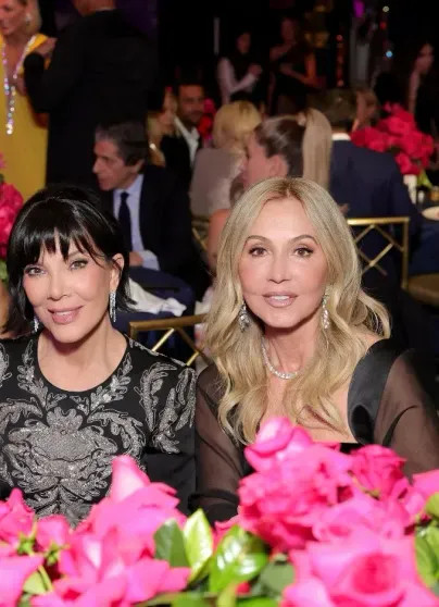 Дженнифер Лопес, София Вергара, Крис Дженнер и Эмбер Валлетта на благотворительном гала-концерте в Лос-Анджелесе платье, Дженнер, которая, Лопес, Суаре, Вергара, София, Дженнифер, Певица, Керри, Вашингтон, Ловато, чёрное, появилась, ЛопесДженнифер, ВергараСофия, ВашингтонКерри, ВашингтонЭмбер, ВергараКерри, ЛосАнджелесе