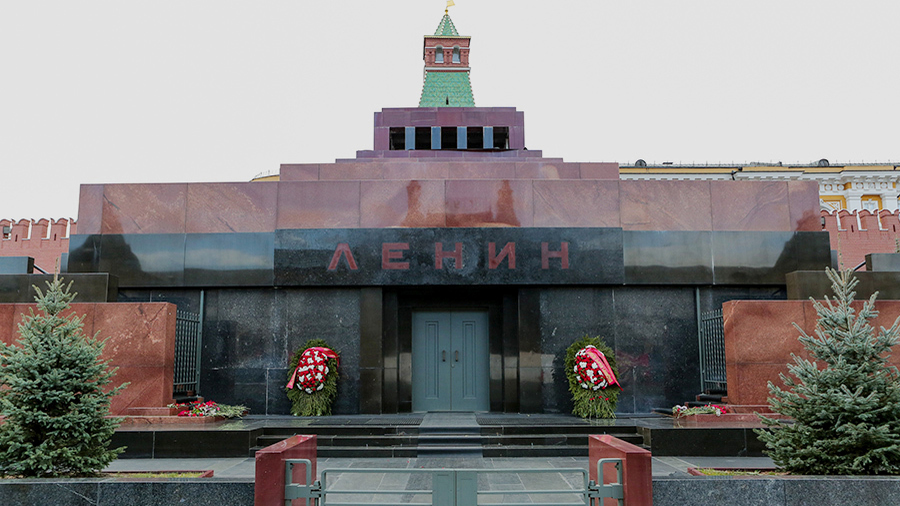 Ретрокалендарь: от мавзолея Ленина у Кремлёвской стены до открытия ВДНХ