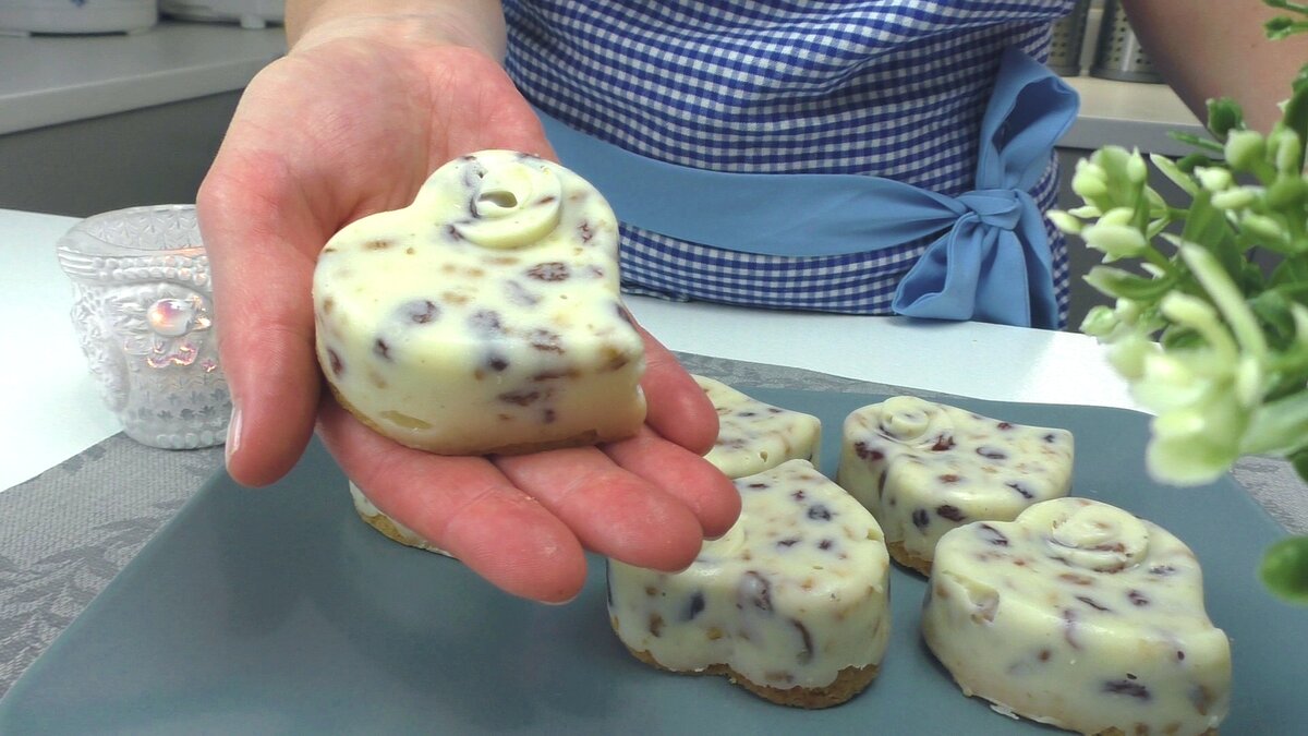 Лёгкий, шоколадный аромат, в сочетании с ореховым вкусом и хрустящее мягкое печенье. Это так вкусно! Сегодня готовим потрясающе красивое и очень вкусное лакомство.-12