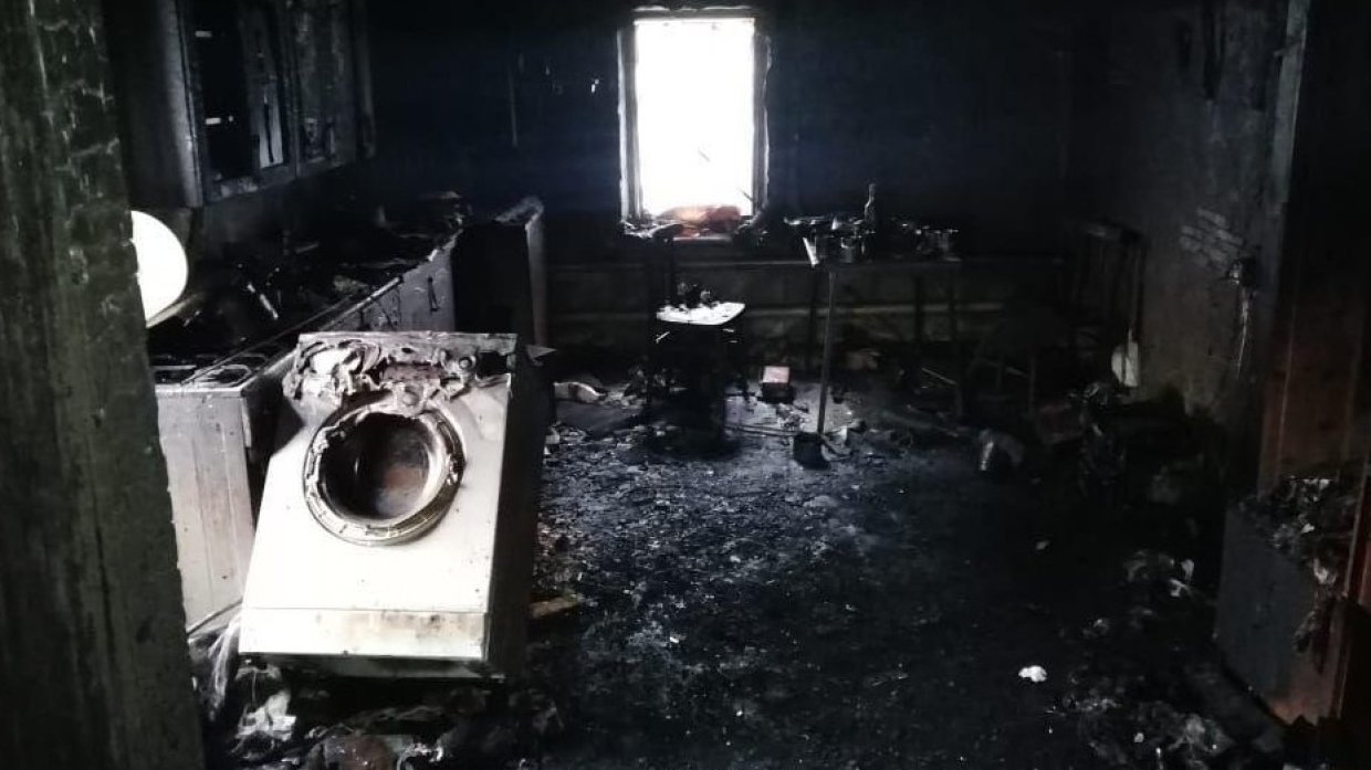 Семь человек погибли при пожаре в Орске | 1 января | День | СОБЫТИЯ ДНЯ | ФАН-ТВ