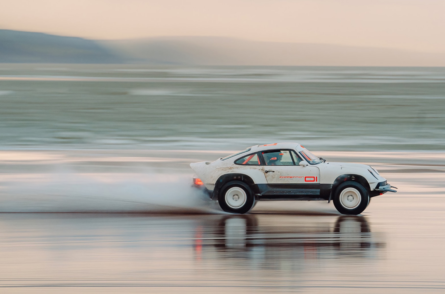 Porsche 911 превратили в экстремальный внедорожник Porsche 911 превратили в экстремальный внедорожник Новости