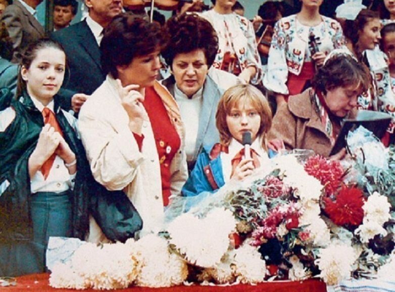 Как сложилась судьба посла мира Кати Лычевой и почему она отказалась от кинокарьеры и популярности? Как сложилась судьба посла мира Кати Лычевой и почему она отказалась от кинокарьеры и популярности?