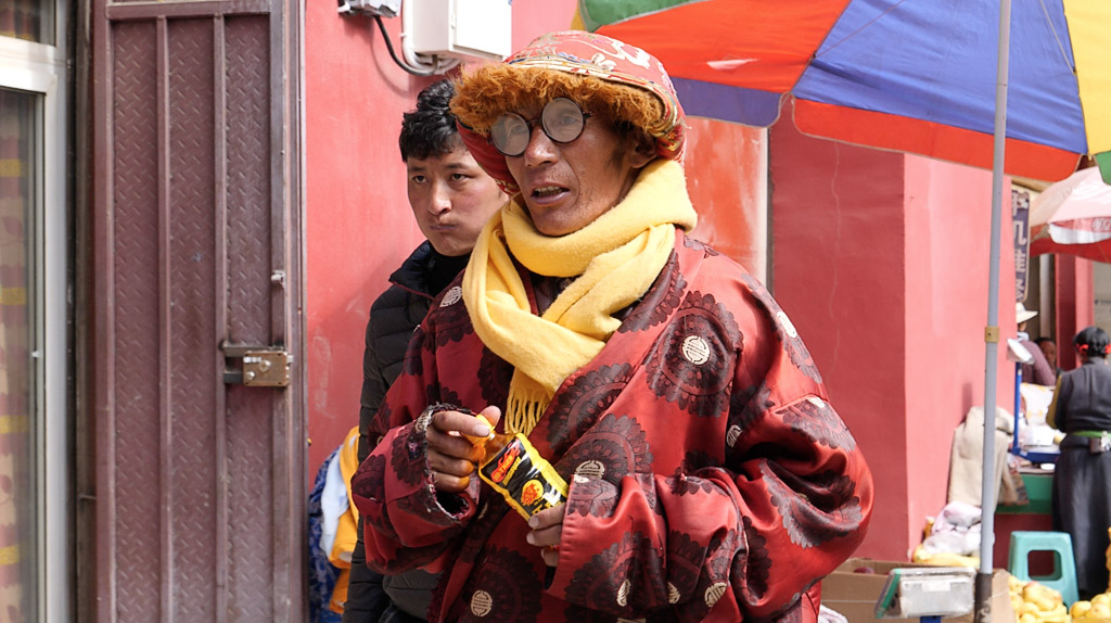 Академия Ярчен Гар: затерянный город-монастырь в Тибете Академия Ярчен Гар: затерянный город-монастырь в Тибете автотуризм