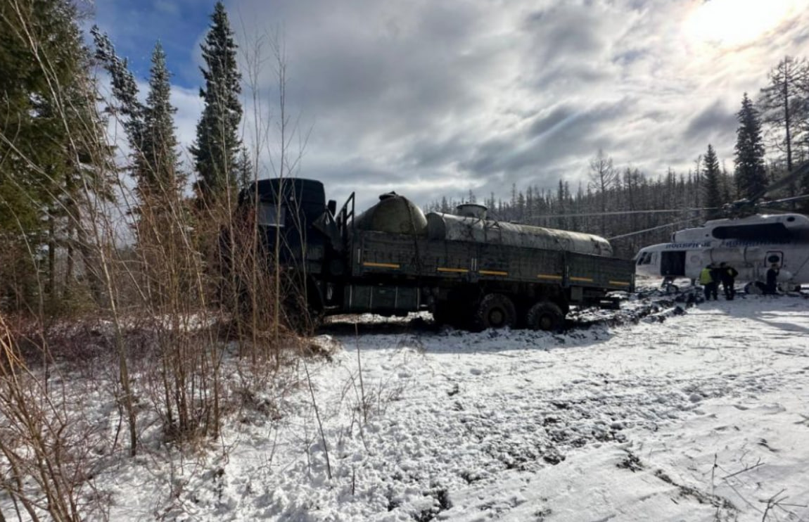 В Якутии провалился под лед грузовик 