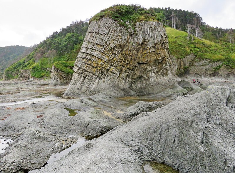 Кунашир: мыс Столбчатый Кунашир: мыс Столбчатый