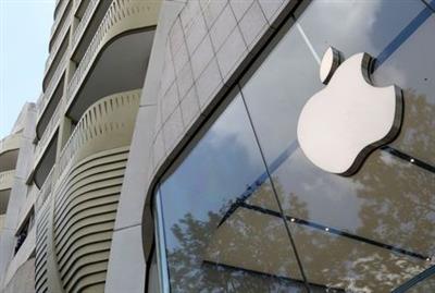 The Apple Inc logo is seen at the entrance to the Apple store in Brussels, Belgium July 2, 2021. REUTERS/Yves Herman