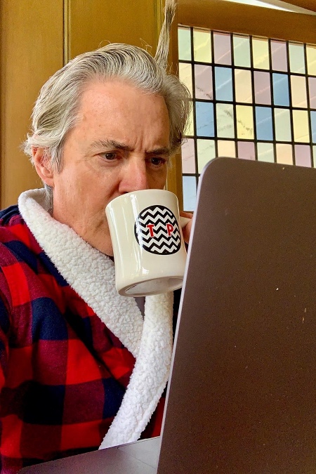 25 способов провести изоляцию по примеру зарубежных звезд: арт-терапия Кэти Холмс, эксперимент Джима Керри и другие 25 способов провести изоляцию по примеру зарубежных звезд: арт-терапия Кэти Холмс, эксперимент Джима Керри и другие Звезды,Новости о звездах