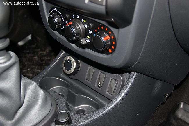 Переключатель 4 вд дастер. Дастер 2wd 4wd переключатель. Duster управление 4wd. Подрулевой джойстик управления магнитолой на рено дастер 2. Управление рено дастер.