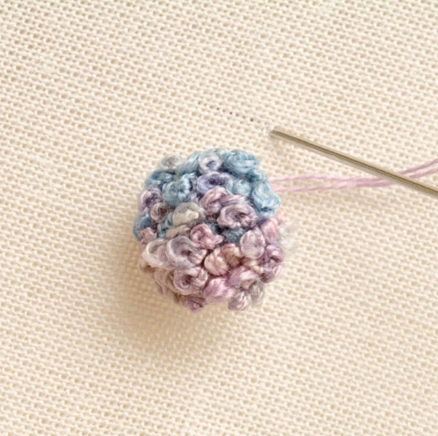 Гортензии, вышитые французскими узелками: как сделать объемный букет вышивка,рукоделие,своими руками