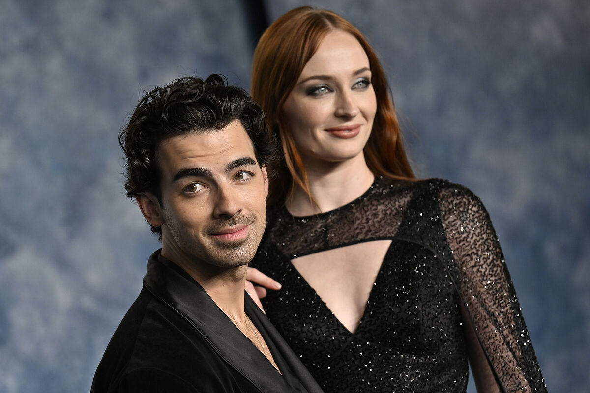 Певец Джо Джонас подтвердил развод с Софи Тернер.