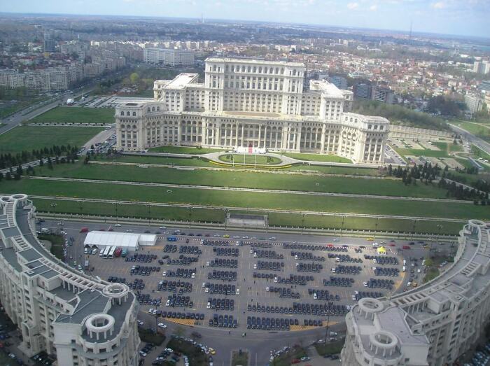«Дворец Чаушеску» – самое большое здание в мире, над которым работало 700 архитекторов Parlamentului, Palatul, Румынии, только, Народа, Бухареста, который, здания, ансамбля, Парламента, полностью, создание, стали, самым, архитектурного, Чаушеску», строительства, строительство, чтобы, всего